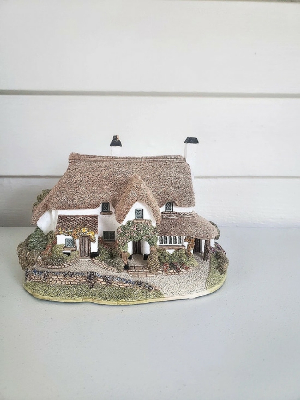 Lilliput Lane Periwinkle Cottage Vintage Figurine English Collection